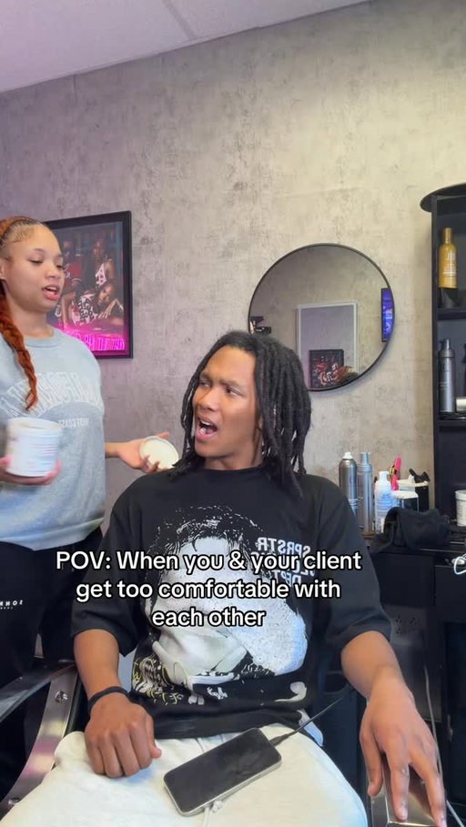 POV: you and your client get too comfortable with each other ￼😭
 

#indyloctician #blowthisup #locstyles