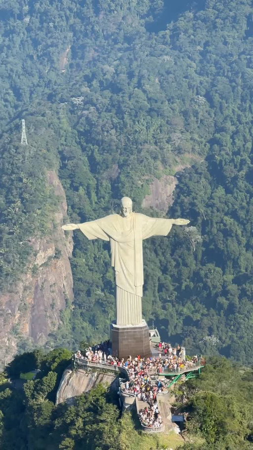 Like what?!? 😳 I absolutely love this place!! 🇧🇷

#rio