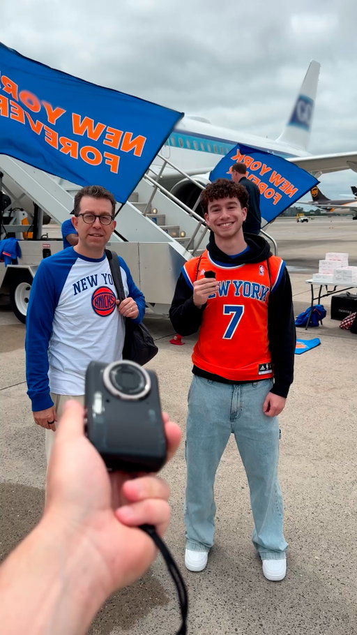 We surprised @nyknicks fans with the experience of a lifetime by flying them to Cleveland for Game 4 of the Eastern Conference Finals.✈️ Cardholders received gifts from Chase small businesses like @newyorkornowhere , @siegelmanstable and others. 🗽They witnessed history as the Knicks advanced to the finals for the first time since 1999.🏀