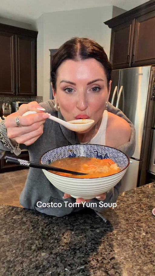 You know if I find something good… I will bring it to you immediately! This Tom Yum soup from my last @costco_canada haul is so good. 

It took less than 15 minutes and is relatively healthy.
I will for sure be buying it again. 

My Costco faves will be permanently taking up space on my grid! Save this so you don’t forget to get it the next time you hit Costco! 

Also, how pretty is this @caraway_home pot. 🖤💛

Have you seen this one at your local Costco yet? 
Tell me your Costco faves please! 

#costcofinds #easymeals