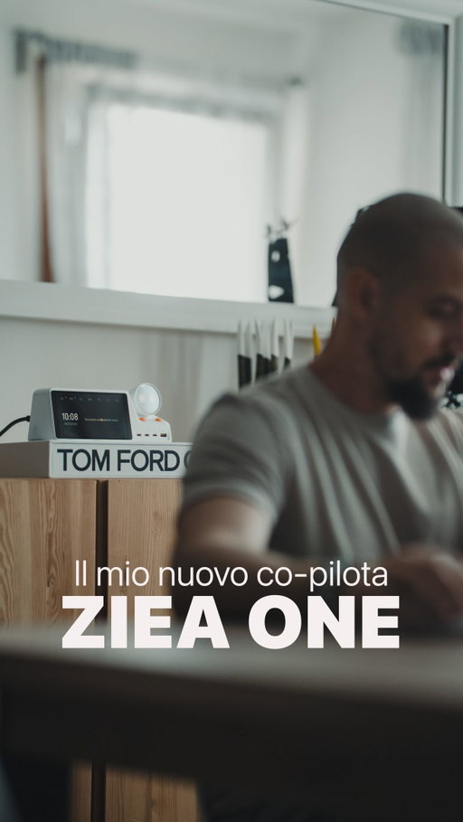 Pianificare la giornata è facile. Il vero problema è il follow-through: mantenere l’attenzione, evitare i vicoli ciechi delle distrazioni e superare quel senso di sopraffazione che spesso ci blocca prima ancora di iniziare. 🧠✨

C’è chi combatte ogni giorno con l’ADHD e una mente che viaggia a mille all’ora, e c’è chi semplicemente si trova a dover fare i salti mortali tra le scadenze del lavoro, le riunioni dell’ultimo minuto e le mille esigenze e impegni della famiglia. In entrambi i casi, la sensazione è la stessa: troppe tab aperte nel cervello e quel telefono che vibra continuamente, distruggendo ogni briciolo di concentrazione.

È per questo che è nato ZIEA One: un vero e proprio alleato fisico sulla tua scrivania che ti aiuta a riprendere il controllo, un passo alla volta. 🛋️💼

La sua magia? La Modalità Focus. Con un solo tocco, ZIEA ti isola dal caos digitale. Niente notifiche pop-up, niente tentazioni. Solo tu e le tue priorità.

Che tu stia cercando di gestire la neurodivergenza o che tu sia un genitore e professionista che cerca di non annegare nei doveri quotidiani, ZIEA fa la differenza perché:
1️⃣ Sposta la pianificazione fuori dallo schermo: Riduce l’affaticamento visivo e mentale causato dal multitasking.
2️⃣ Applica la regola del “Next 3”: Niente liste di to-do infinite che mettono ansia tra casa e lavoro. Solo i 3 impegni successivi, chiari e gestibili.
3️⃣ Crea un confine netto: La transizione fisica (toccare il dispositivo) aiuta il cervello a capire che è il momento di entrare in deep work, lasciando fuori tutto il resto, anche solo per un’ora.

Trovare l’equilibrio tra carriera, affetti e serenità mentale è difficile, ma avere lo strumento giusto sul tavolo rende tutto più leggero. Senza sensi di colpa. 🤍

👉 Scopri di più su ZIEA One al link in bio o raccontami nei commenti: qual è la tua sfida più grande nel bilanciare lavoro e famiglia?

@ziea_one
