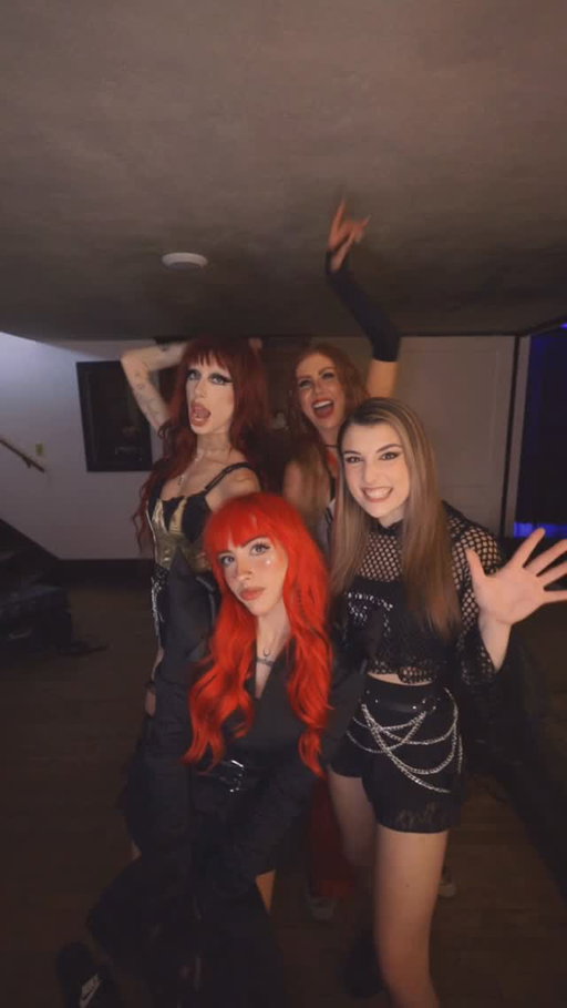 Tour transition with the ladies in Red♥️

TOUR IS ALMOST OVER SO WE ARE GOING TO CRY😭

@chandlerleighton we miss you so much ❤️‍🩹

Last few dates with @vana_nz , @weareredhook and @eyessettokillofficial so yall better bring it🖤

DROP YOUR FAVE VANA SONG!!

#metalcore #transition #transformation #alttransition #vana