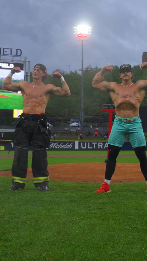 Tag team, back again 😛

#locobeachcoconuts #firefighters #bananaball #baseballboys #gymbros