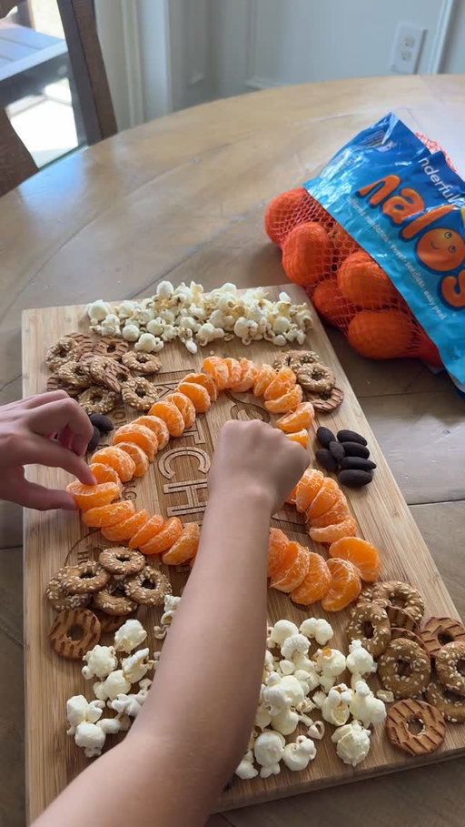 @halosfun is the ultimate go-to after-school snack 🍊 #WonderfulHalosPartner They’re sweet, seedless, and give you a natural energy boost, perfect for powering through homework, playtime, and everything in between!