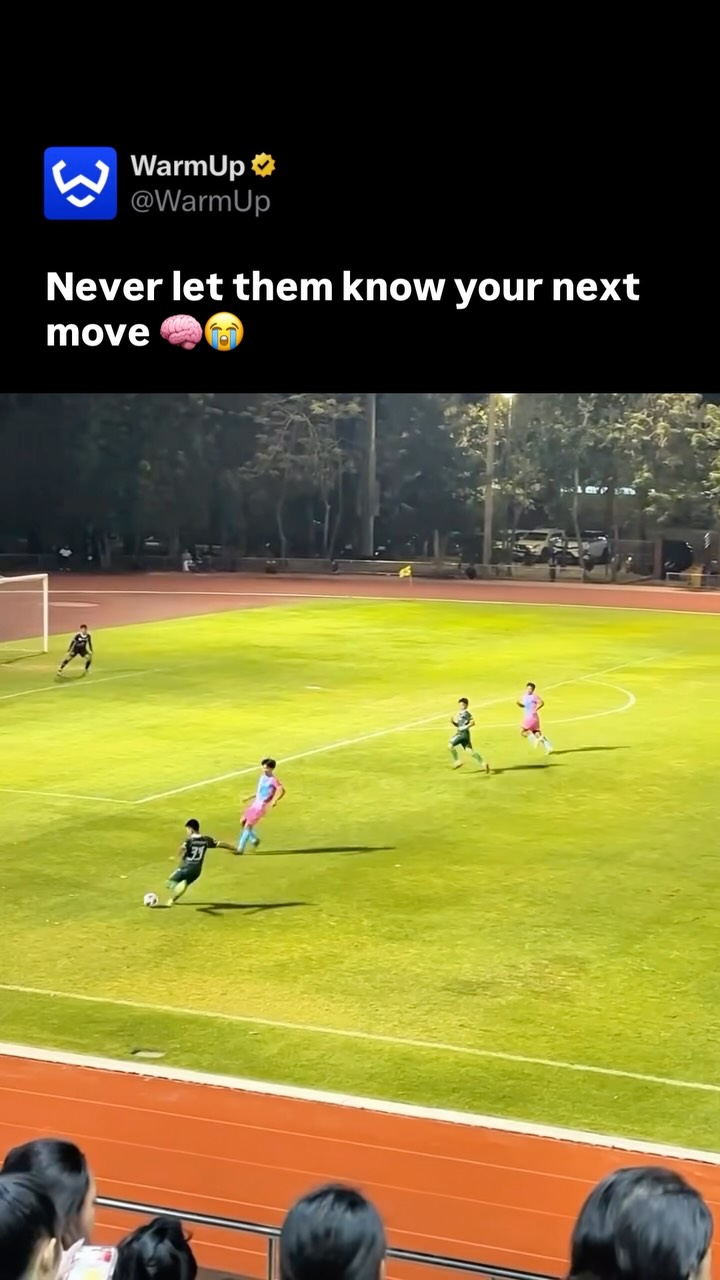 🥶

Long-range goals stand as football’s ultimate display of audacity and pure technique. History is punctuated by these breathtaking strikes, from David Beckham’s iconic 57-yard lob from the halfway line against Wimbledon in 1996, to Clarence Seedorf’s jaw-dropping, rising rocket for Real Madrid in the 1997 Madrid derby. Cristiano Ronaldo’s ferocious 40-yard thunderbolt against Porto in 2009 left keepers completely helpless, while Zlatan Ibrahimović defied physics with his 30-yard overhead kick against England. These moments transform desperation into absolute genius.

(Via @kritsada.10 )