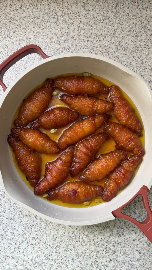 gulab jamun croissants 🤨 inspired by @atelierjiboia 

the full recipe is on ashbaber.com, there’s also a link in my bio 

#baking #dessertideas #foodreels #gulabjamun #croissants