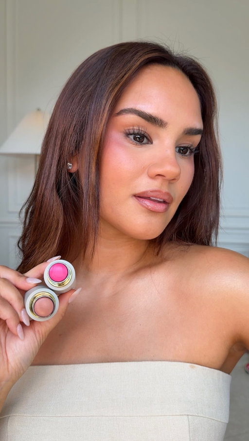 Trying the iconic painted by Esther blush techniqueeeee 

I used
 Westman Atelier Baby Cheeks Blushes in Chouchette and Poppet
Kosas Revealer Concaler 
RMS Powder Blush in Crystal Slipper
Givenchy Prisme Libre Powder in 03 

#paintedbyesther #blush #creamblush #glowymakeup #makeuptrend
