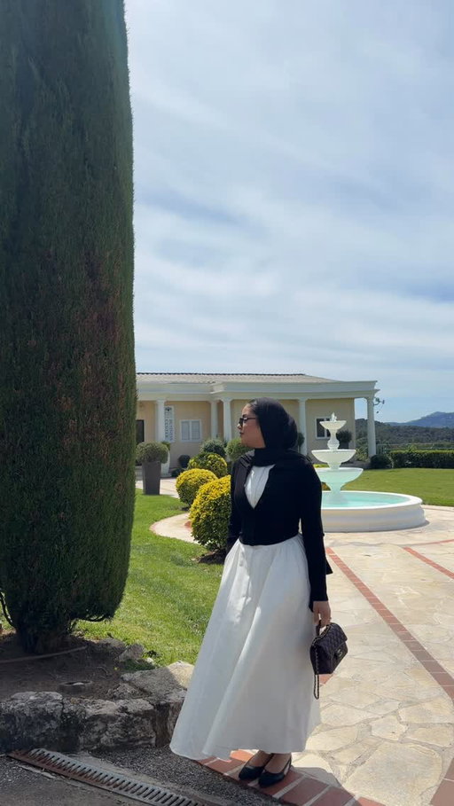 I have a thing for tailored white maxi dresses… 🤍 #modestfashion