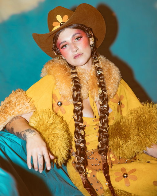 We’re giving one winner 2 tickets to see Sierra Ferrell live at a show of their choice (pending availability) + a signed vinyl.

To enter, like this post, follow @Tecovas & @SierraElizabethFerrell, and tag who you’d bring to the show.

Giveaway closes June 12th at 11:59 PM CST.