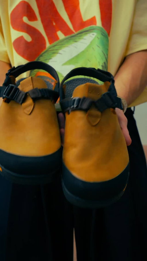 Been on the hunt for an alternative to the Birkenstock Bostons and came across these puppies from @bedrocksandals - do we rate them? 👀👀