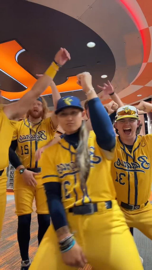 Game day vibes w/ da boys 

#BeYou. #gameday #savannahbananas
