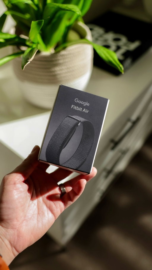 I think I prefer this over a smart ring but will it replace my Apple Watch? 🤔

@google Fitbit Air
@googlehealth