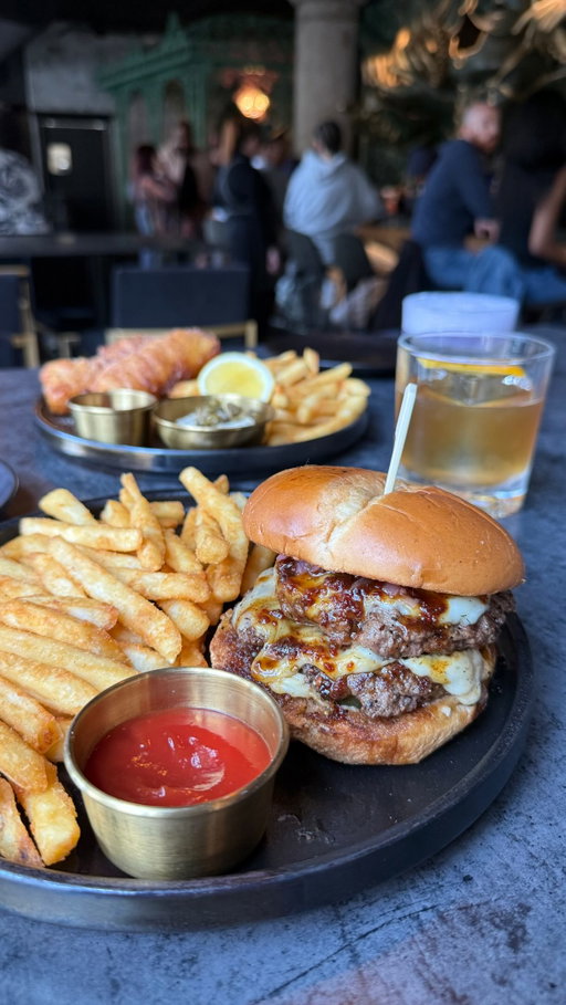 Cheers to good vibes, delicious bites, and crafty cocktails @dearlybelovedchicago! 🥂 

Cocktails we tried!👇
🍹 Side Car
☁️ Scandal Detectives
🧊 Shadow Laurels
🥃 Beloved Old Fashioned
☕️ Pretty isn’t enough 

Food we tried! 👇
☄️ Chicago Style Meatballs
🦀 Warm Crab Dip
🐟 Fish N Chips
🍔 Wagyu Smash Burger 
🍫 Blackout Cake

Pro tip: Check out their everyday happy hour available from 4-6pm! Enjoy 50% off shareables, $2 east coast oysters, $10 martinis and $8 glasses of wine! 🙌

@dearlybelovedchicago is also open late and you can enjoy a late night menu after 10pm. 😋

📍 River North, Chicago, IL