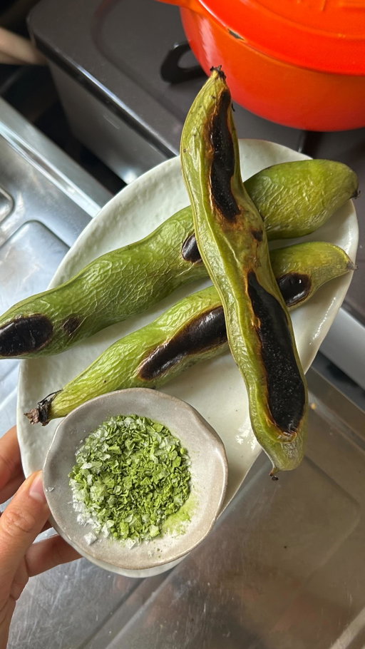 Millie’s izakaya ep 9: kanpai!
Sometimes the best things in life are simple, weve got grilled broad beans with matcha salt and an ume sour. On the site!