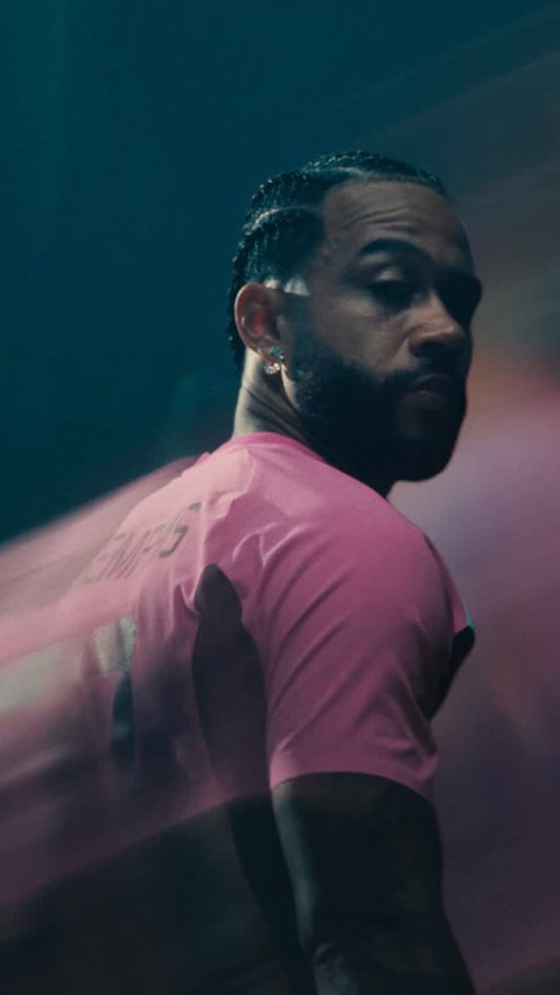 The speed? Unmatched. The glory? Nothing compares 🏆✨

It’s Showtime, and @memphisdepay is already in ULTRA gear.

#PUMAShowtime #memphisdepay #footballboots