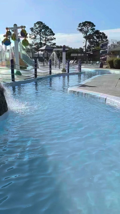Jellystone Park™ Waller has a newly resurfaced lazy river that’s now officially open and ready for all to enjoy! 🙌🥰