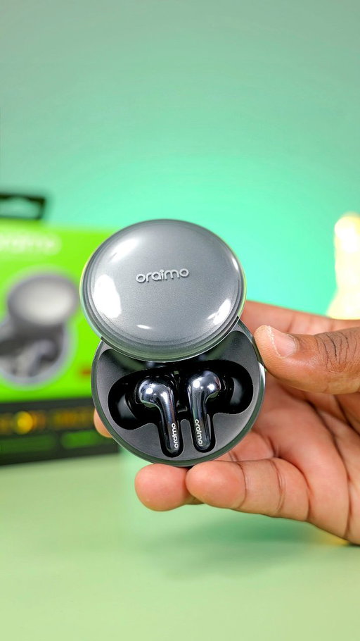 These earbuds can translate conversations in real time, and surprisingly, it actually works.

These are the all-new oraimo SpaceBuds 2, and after using them for a while, I can confidently say they're comfortable and sound fantastic.

Features:
- AI Translation 
- Up to 45 hours battery life
- 52dB Hybrid ANC
- AI Clear Calling
- Spatial Audio
- Smart Case Button for music control & remote camera shutter
- IP55 Dust & Splash Resistance
- Find My Earbuds feature

The oraimo SpaceBuds 2 are available at oraimo exclusive stores and on the oraimo Store App. Use my discount code VALORREVIEWS for a discount on your purchase. Link to purchase is in my bio. 

#oraimoSpaceBuds2 #MasterTheChaos #oraimoSpaceSeries #oraimoSpace