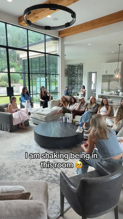 I’m in Nashville right now surrounded by all of these 8+ figure businesswoman and I could not be feeling more blessed 🥹❤️

@adley @vilmanunez @jessicazweig @theworkoutwitch_ @julssolomon @amyporterfield @callanfaulkner @katenorthrup @stacytuschl @itsmegjackson @jen_gottlieb @theleannelopezmosley @miss.excel
