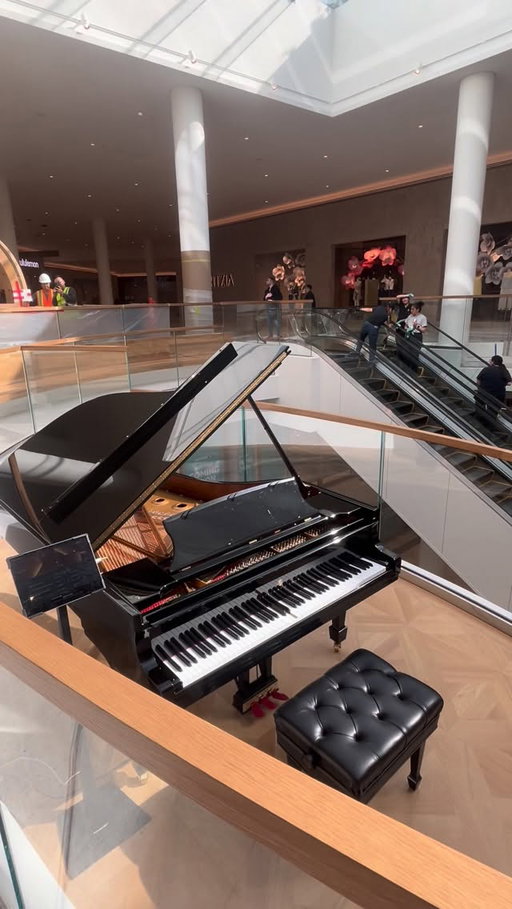 We are thrilled to be a part of the newly opened Oakridge Park with the addition of one of our @steinwayandsons Spirio pianos in the Sky Lounge! 🎹 @oakridgepark 

📸: @thefloralaw

#oakridgepark #grandopening #steinwayandsons #spirio