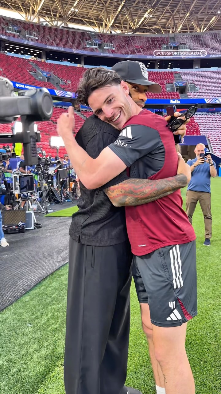 10 points to whoever can tell us what Thierry said to Declan Rice 😂🤣