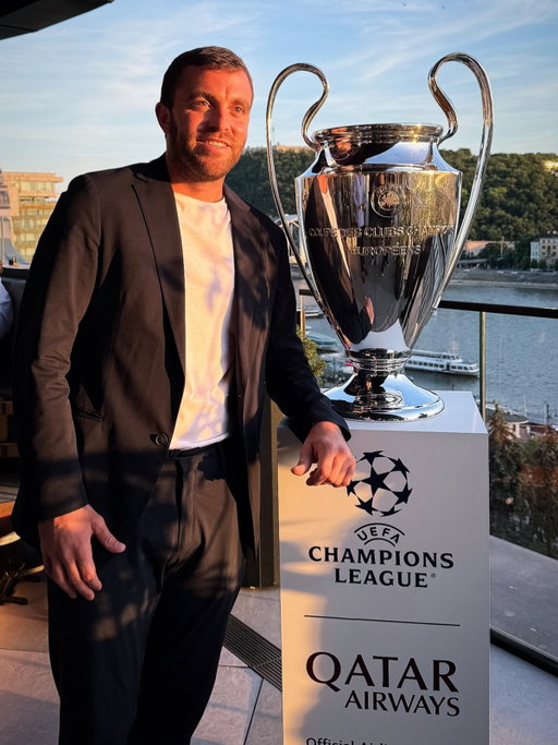 𝐒𝐡𝐞’𝐬 𝐡𝐞𝐫𝐞 𝐚𝐧𝐝 𝐬𝐡𝐞’𝐬 𝐛𝐞𝐚𝐮𝐭𝐢𝐟𝐮𝐥 🏆🤩

Who’s gonna get back home with the trophy tomorrow? ✈️✨
