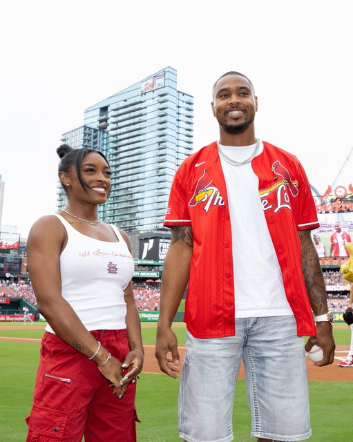 The Lou’s own Jonathan Owens was joined by Simone Biles on the field for tonight’s first pitch!

Jonathan continues to represent St. Louis with pride, giving back to the community through his @jonathan_owens_foundation_ and inspiring others through his journey, hard work, and commitment to excellence.