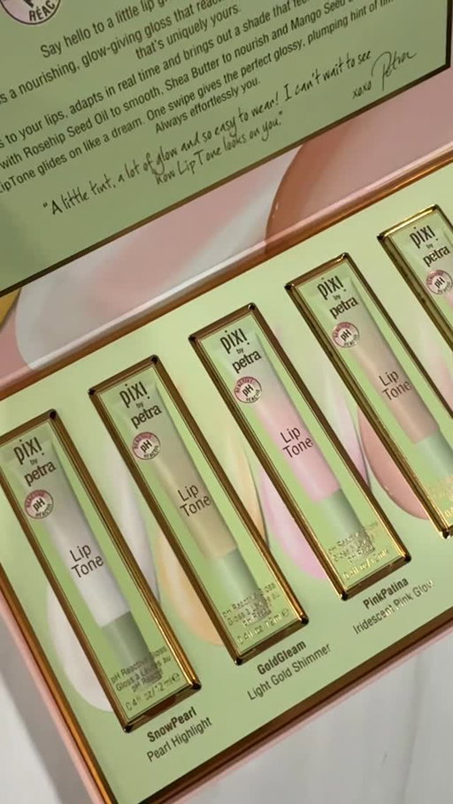 💚💚 LIPTONE 💚💚 by @pixibeauty 

A little tint, a lot of glow and so easy to wear! 

My daughter already stole 3 from me!! To say they are a new favorite of ours is an understatement!! Currently our go to shades are PinkPatina, Naturalness & SnowPearl! 

WHAT IT IS:
A nourishing , glow-giving gloss that reacts to your natural pH to reveal a colour that is uniquely yours. Infused with Rosehip Seed Oil to smooth, Shea Butter to nourish and Mango Seed Butter to plump. 

Do we need swatches??

#pixibypetra #pixibeauty #pixiliptone
