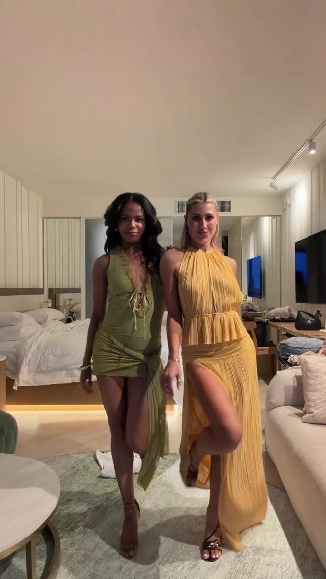 The fastest we’ve ever gotten ready! Hello Miami Swim Week 🔥 @si_swimsuit