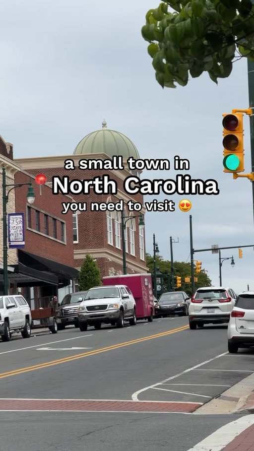 A SMALL TOWN IN NORTH CAROLINA YOU NEED TO VISIT: 📍 @albemarle_nc 

On the first Friday of every month, City Lake Park comes alive with Food Truck Friday featuring local food trucks, free live music, and a fun night out for the whole family! This June 5th event will be extra special with the Lights of Liberty drone show celebrating America’s 250th anniversary 🇺🇸✨

TAG who you’d bring with you and follow me @jensensavannah for more fun things to do in the Carolinas! 💎

#northcarolina #visitnc #charlottenc #summer #thingstodo