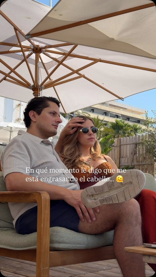 No quiero acabar con su momento romántico pero… jajajaja SOS mi cabello