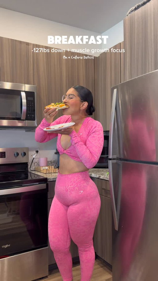 Avocado toast any day 

Outfit: @gymshark  @gymsharkwomen 

#explorepage #fitness #breakfast #avocadotoast #cookwithme