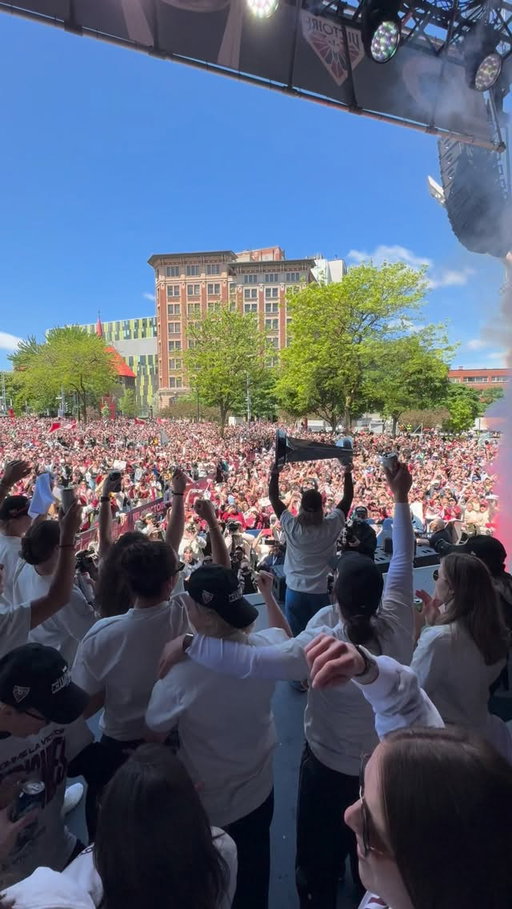 POUR ELLES. POUR NOUS. POUR MONTRÉAL.

FOR THEM. FOR US. FOR MONTRÉAL.