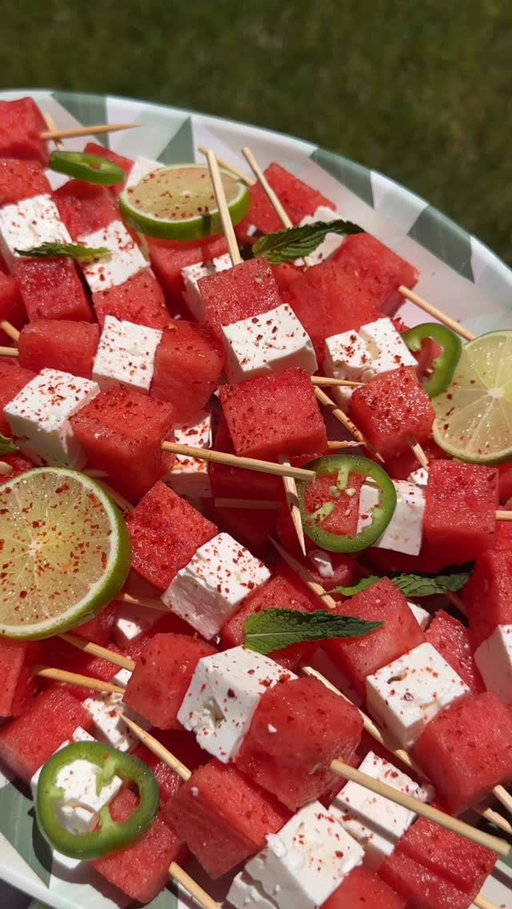 WATERMELON FETA SKEWERS. 😋 Save this no-cook recipe for impromptu get-togethers all summer long. Simply cube up fresh watermelon and feta and thread onto 6-inch skewers. Garnish with lime juice, jalapeño slices, mint and chili powder.

#EasyRecipe #Summer