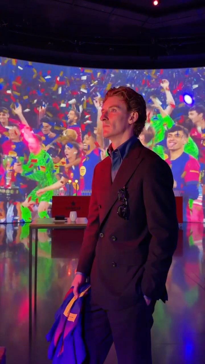 Admiring the greatness of Barça.