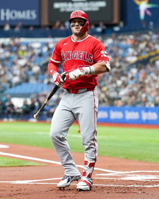 REAL ONES KNOW ABOUT @miketrout AT THE TROP 🍊