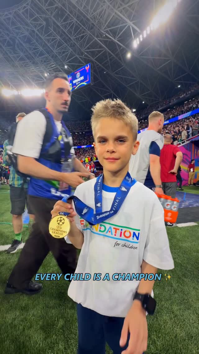 🥰 Meet 9-year-old Zsombi.

⚽️ We loved sharing his magical moment accompanying UEFA president Aleksander Čeferin at the #UCLfinal trophy ceremony!