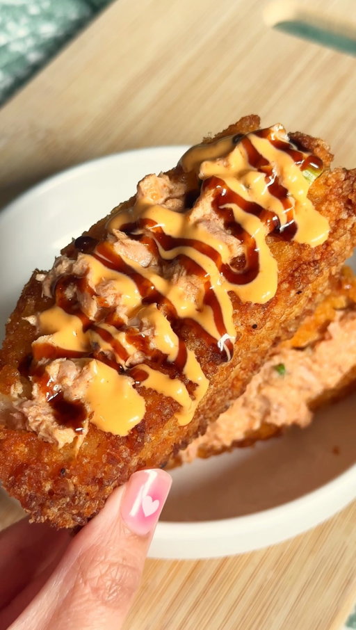 spicy tuna crispy rice sando 🍙🔥

basically a budget version of nobu’s spicy tuna crispy rice 😋

i made my spicy tuna with canned tuna, green onions, japanese mayo, gochujang, and a little sesame oil.

to make it easy, i used instant rice (from @ofoodusa) ! just fry the rice until golden and crispy, cut a slit to make a sandwich, and fill with the spicy tuna mixture.

finished with spicy mayo and eel sauce on top 🤤

recipe inspired by the amazing @hubbybap!! i’ve been drooling over all of her videos lately 🥰

#crispyrice #spicytuna #easyrecipes #cheapeats #homecooking