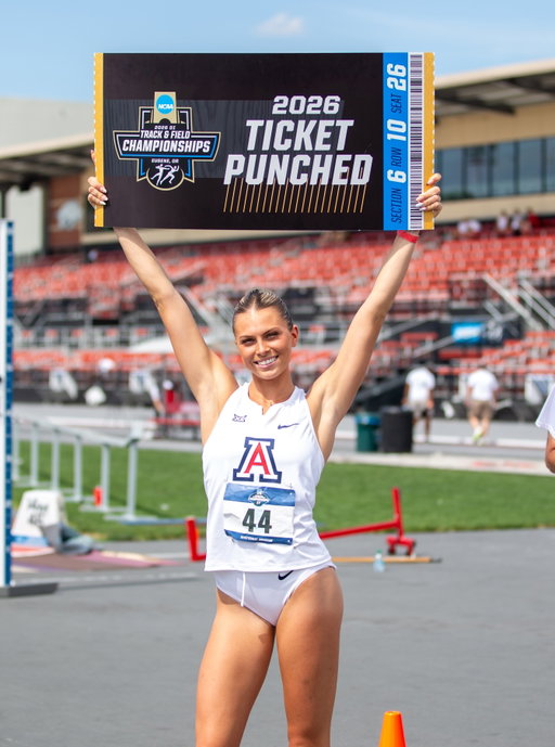 𝗡𝗘𝗫𝗧 𝗦𝗧𝗢𝗣 ➡️ 𝗘𝗨𝗚𝗘𝗡𝗘✈️ 

Paris Mikinski punched her ticket to the NCAA Championships tying for 1st place with a 𝗣𝗘𝗥𝗦𝗢𝗡𝗔𝗟 𝗕𝗘𝗦𝗧 finish in the high jump at West Regionals with a jump of 1.87m (6-1/2). 

#BearDown