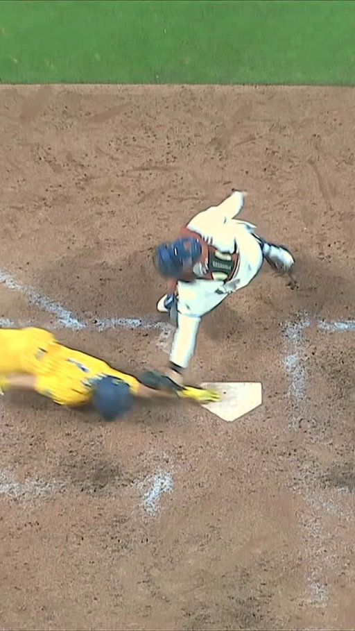 Bill was ruled safe at the plate- do you agree with the call?

#bananaball #savannahbananas #baseballplayer #mlbnews #sctop10