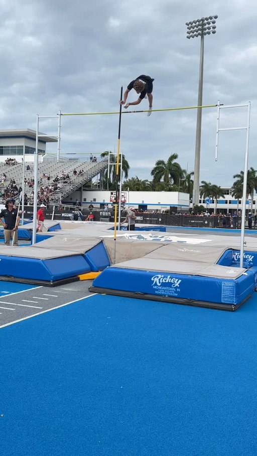 Big bars coming soon, just gotta work on the consistency. 13’7 being so easy is pretty cool tho 😅