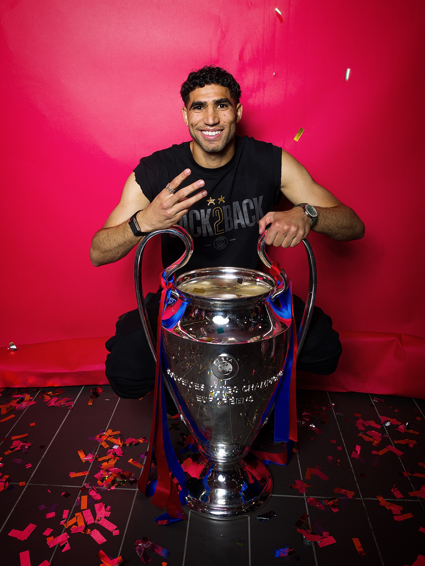 🏆🇲🇦 Achraf Hakimi is the 𝐌𝐎𝐒𝐓 𝐃𝐄𝐂𝐎𝐑𝐀𝐓𝐄𝐃 𝐀𝐅𝐑𝐈𝐂𝐀𝐍 𝐏𝐋𝐀𝐘𝐄𝐑 𝐄𝐕𝐄𝐑 with 1️⃣9️⃣ major trophies! 🌍🐐

One more than Samuel Eto’o and Yaya Touré (18 trophies) 📈

🏆🏆🏆 Champions League
🏆🏆🏆 French Super Cup
🏆🏆 Coupe de France
🏆🏆🏆🏆🏆 Ligue 1
🏆 Serie A
🏆 AFCON
🏆 UEFA Super Cup
🏆 FIFA Club World Cup
🏆 German Super Cup
🏆 Spanish Super Cup

𝐇𝐢𝐬𝐭𝐨𝐫𝐲 𝐦𝐚𝐤𝐞𝐫. 𝐅𝐫𝐨𝐦 𝐌𝐨𝐫𝐨𝐜𝐜𝐨 𝐭𝐨 𝐭𝐡𝐞 𝐰𝐨𝐫𝐥𝐝. 🥹⭐️