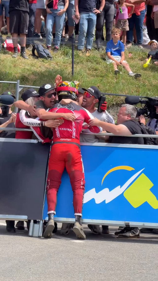 @luca_shaw winning his first Elite World Cup 😤
@thebigbad_wolfe 🎥
