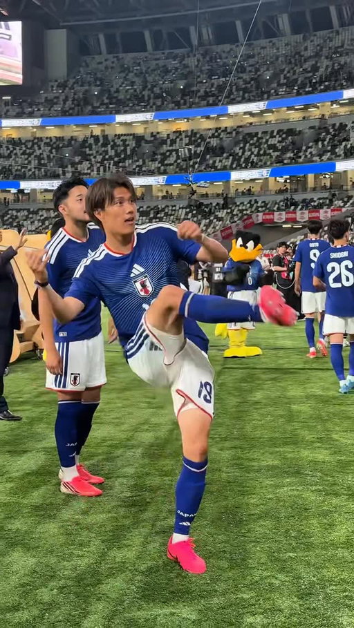スタンドで試合を見届けてくれたファン・サポーターへ🏟
選手のサイン入り試合球をプレゼント！⚽️✍️

菅原由勢 | 伊藤洋輝 | 小川航基 | 吉田麻也

#最高の景色を #サッカー日本代表