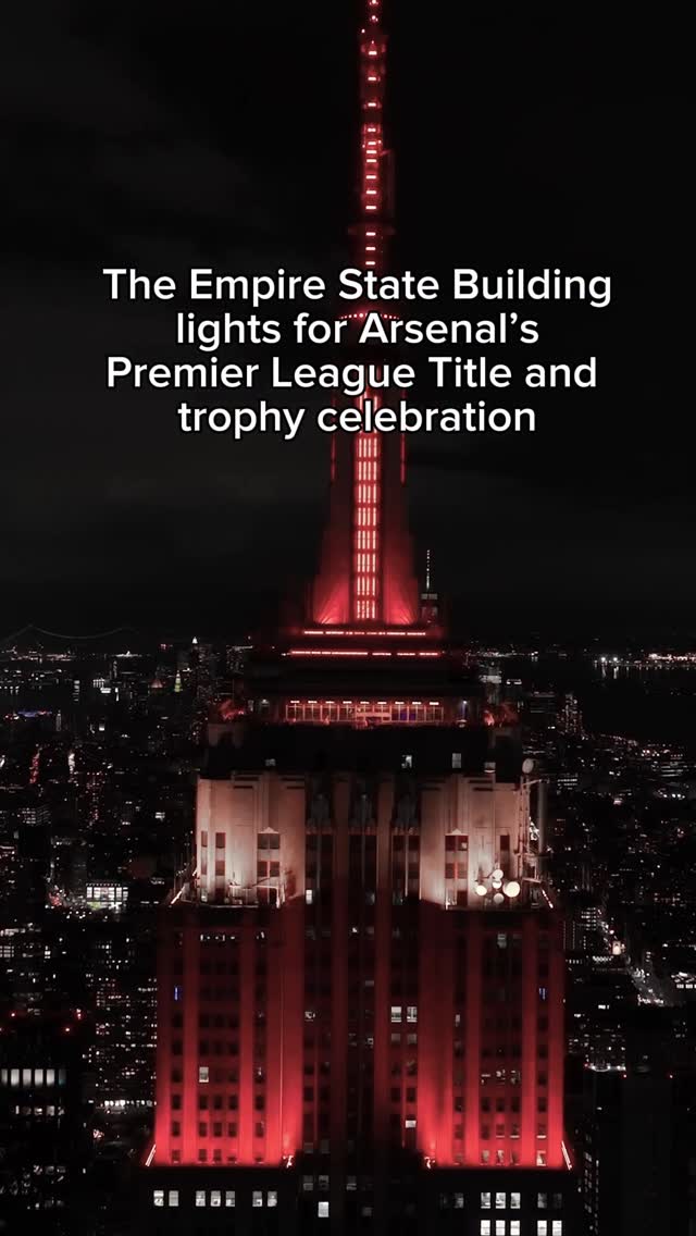The Empire State Building shines red and white tonight in celebration of @Arsenal’s Premier League Title and trophy celebration.