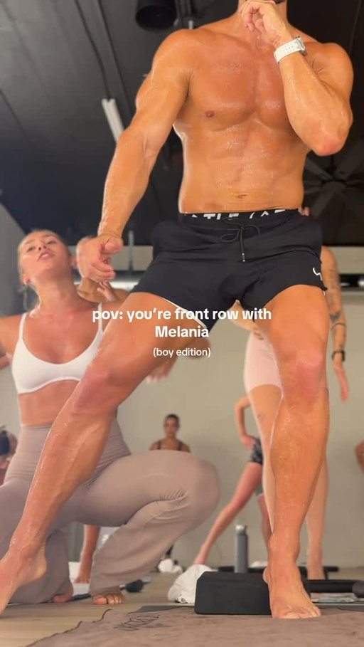 Pulse it Out for the QUEENS and KINGS
⭐️Comment KING if you want to get the same style Training, I put him through for yourself to do from home…(muscles will be shaking) 

#fitnessgoals #matworkout #boysvsgirls #sculpt #groupfitness