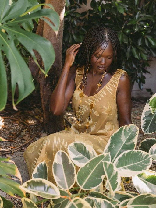 One of my favorite birthday gifts to myself this year was this amazing shoot that altered my brain chemistry in the best way. These are just a few of my favorites ✨🐈‍⬛

📸: @michelle_mosqueda 
Styling: @cindy_epp