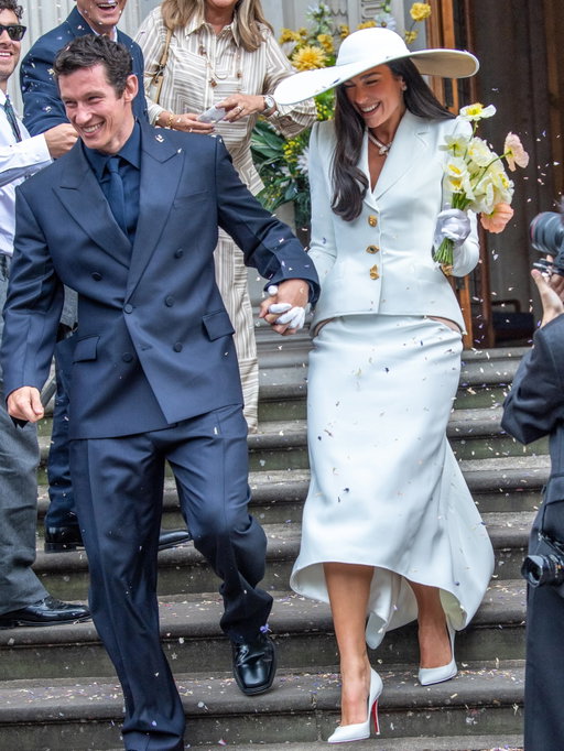 Brb weeping 🥹 Dua Lipa and Callum Turner just got wed in Marylebone town hall (in custom Schiaparelli no less 💅). Huge congratulations to the happy couple @dualipa 🤍