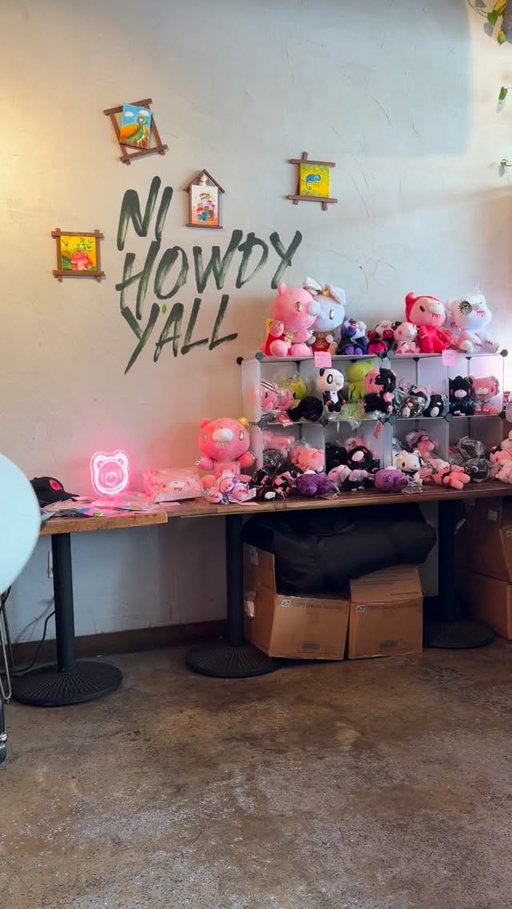 Running to the Gloomy Pop-Up is my way of the ninja. 

#gloomybear #houston #houstonchinatown #popupstore #bobashop