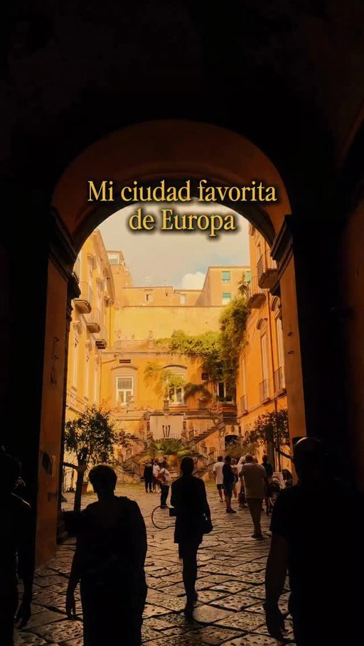 Nápoles es una ciudad que muchos rechazan.

Y quizá por eso me gusta tanto.

Porque todavía conserva algo que cada vez encuentro menos en Europa: autenticidad.

Durante todo este recorrido viajé con @holafly_es Datos ilimitados en más de 200 países y ahora también Always On, con 1 GB de datos de emergencia cada mes.

Si estás planeando tu próximo viaje, puedes usar mi código ALFREDO para obtener descuento en tu eSIM.

Nos vemos en el camino 🌍