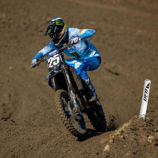 Round 1 of Outdoors is in the books. Happy with my riding, just disappointed with how the day ended. I got cleaned out and ended up breaking a couple things on my bike, which kept me from being able to finish the race. Taking the positives from yesterday and rolling them into Hangtown 🤘🏽
📸 @align.with.us